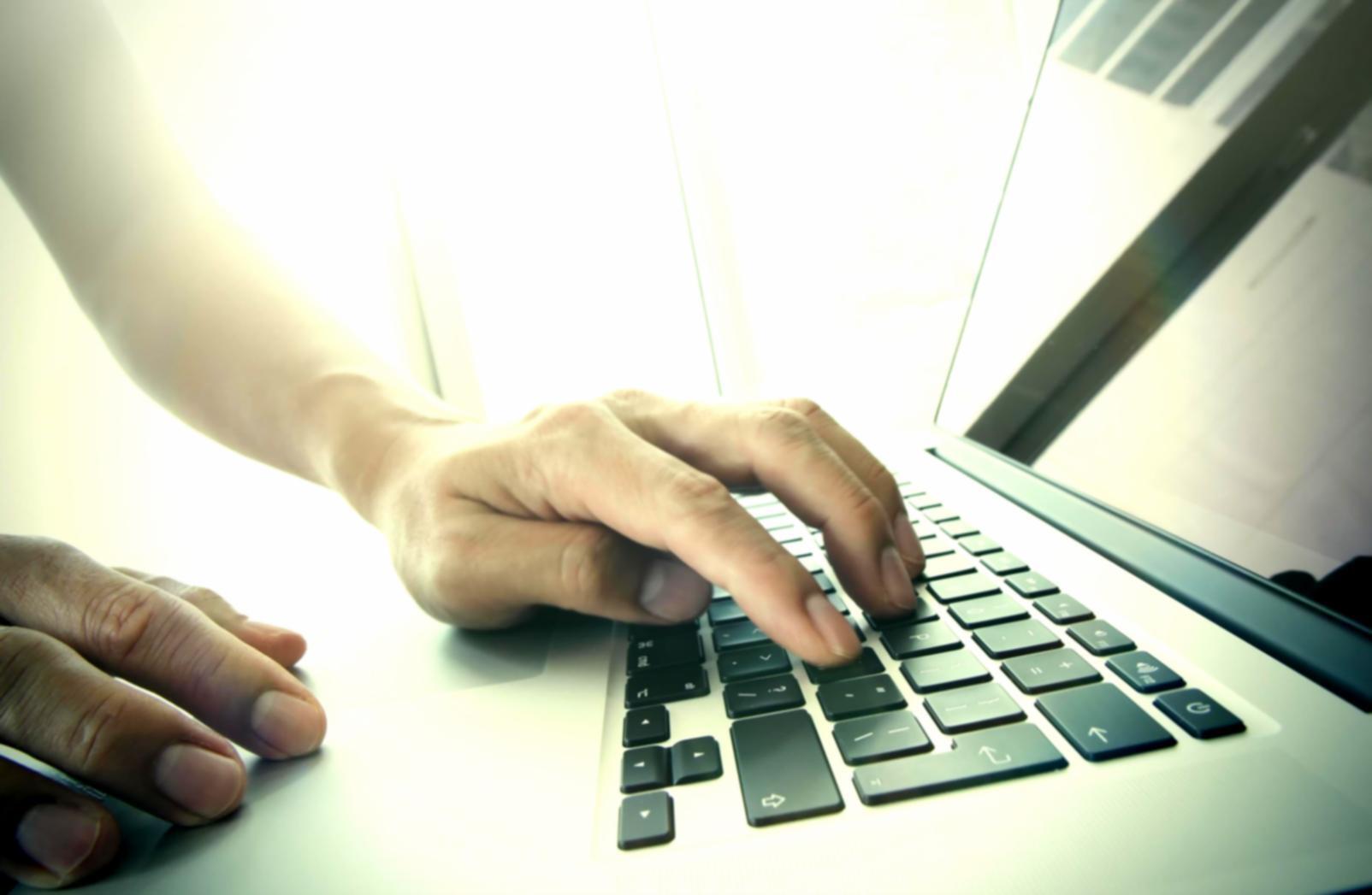 Advanced programming environment showing concurrent programming and threading concepts